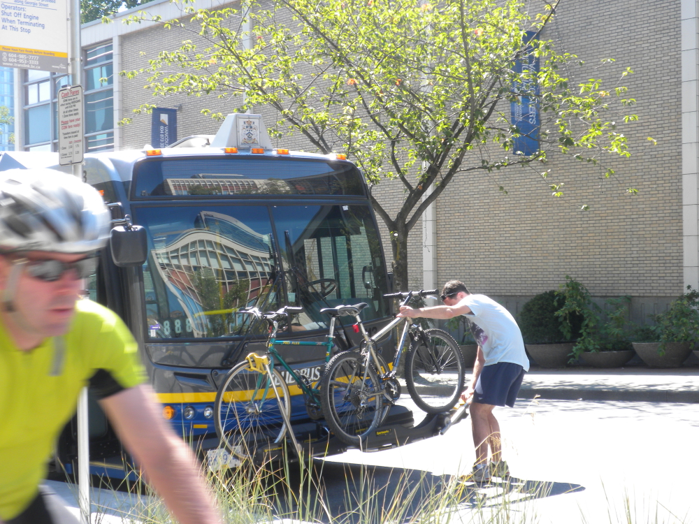 dscn5899-vancouver-translink-bikes-rack-on-bus