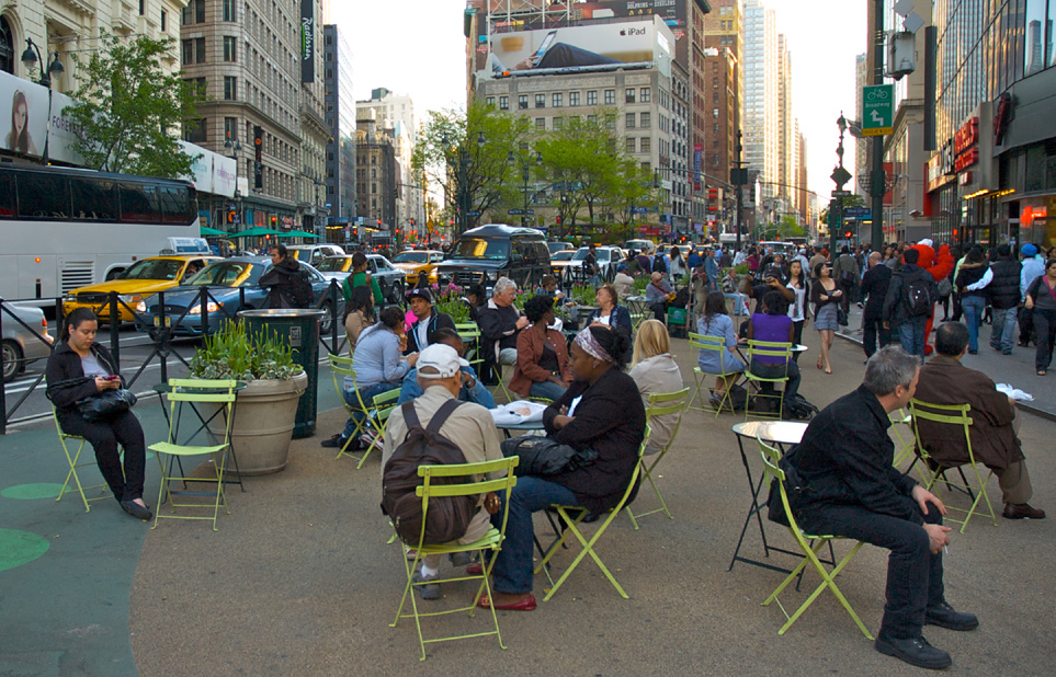 greeley-square_nyc_movable_tables_chairs1