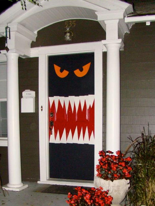 Enter-if-you-DARE-under-4-easy-scary-door-via-Home-Jelly